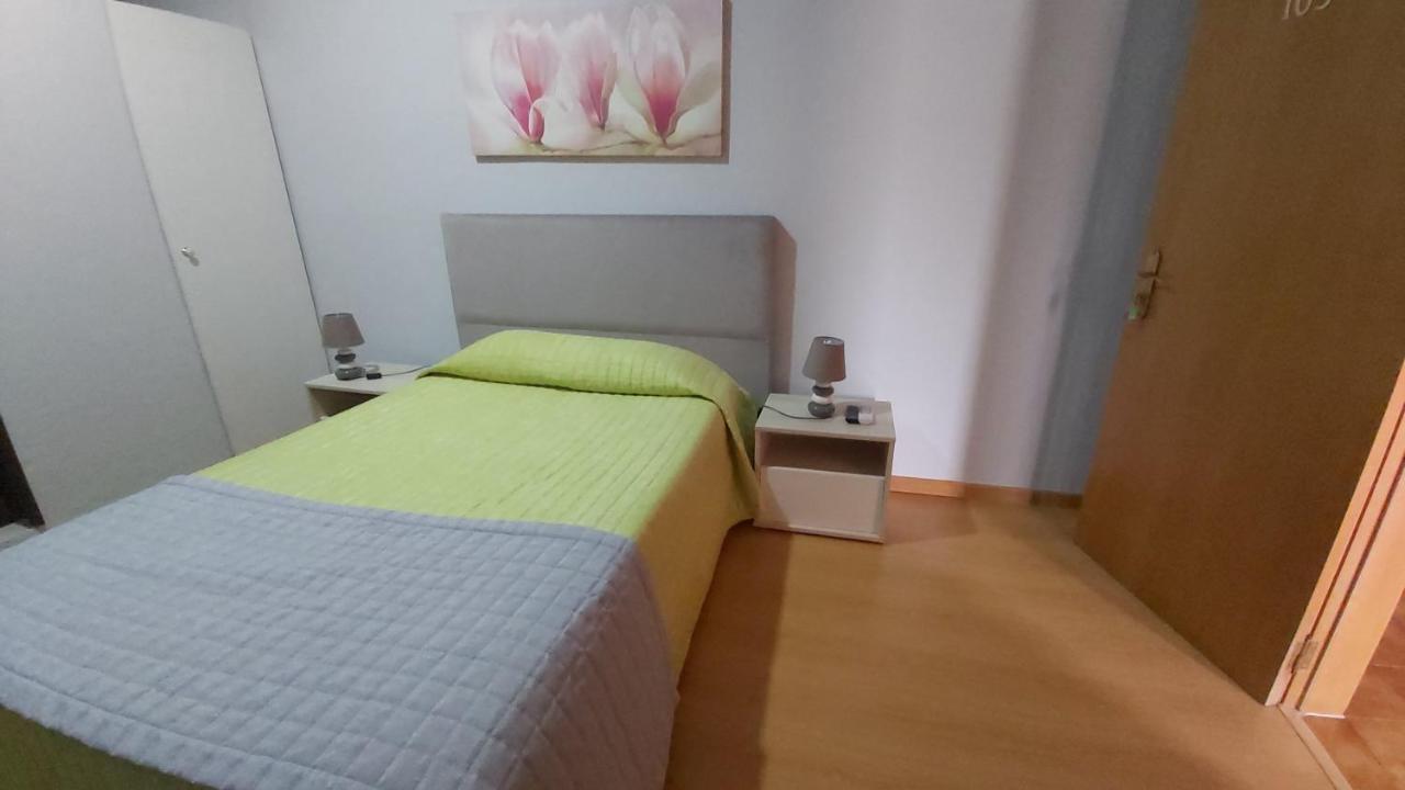 Residencial As Canarias Ponte de Sor Bagian luar foto